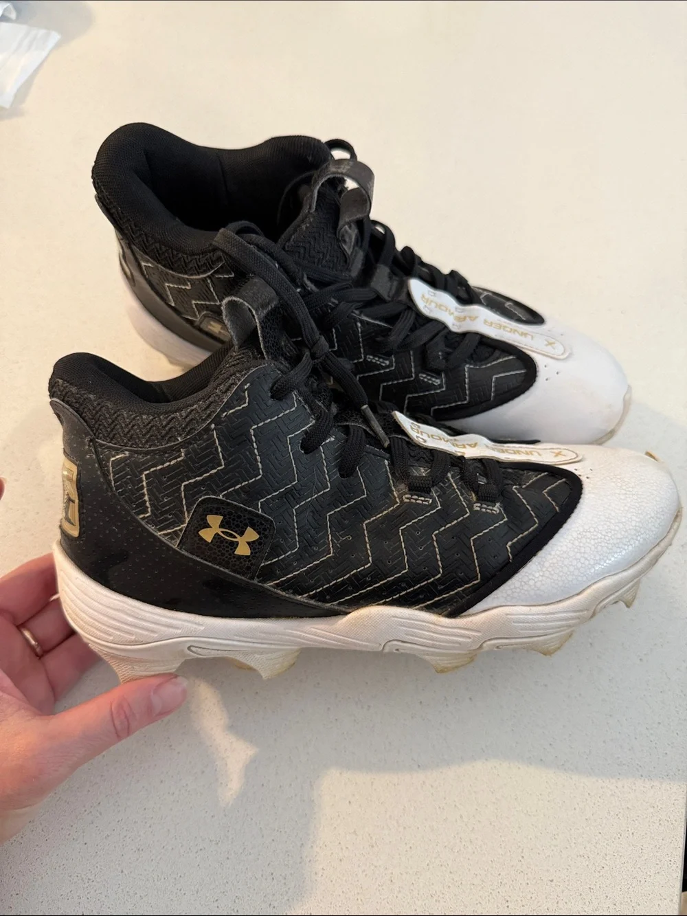 Under Armour Kids Black, White & Gold Baseball Cleats Size 6.5